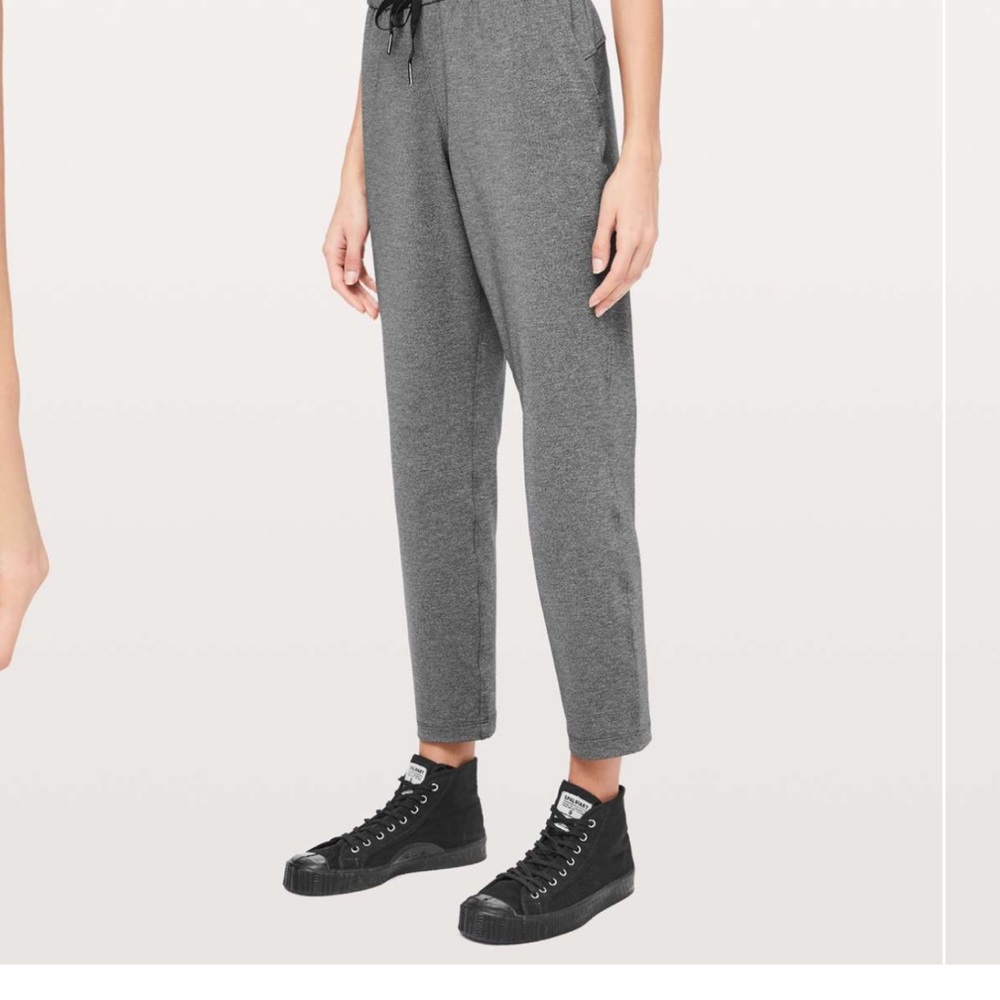 Lululemon size 4 EUC Heathered Grey On the Fly Pant. WORN ONCE. Fresh and clean!